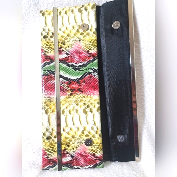 Vintage faux Snakeskin clutch - Picture 6 of 9